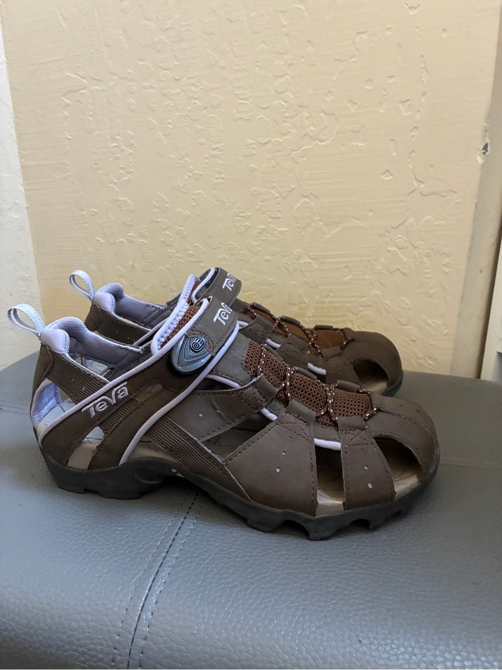 Teva Dozer Closed Toe Hiking Sandal Size 8